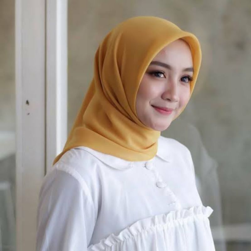 Hijab segi empat paris premium polos by : catlyn carla-Gold