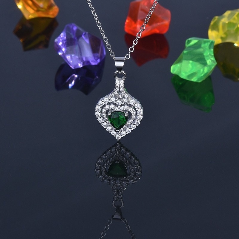 [Ready Stock]Fashion and Fully-Jewelled Micro-Inlaid Colorful Gem Love Heart Pendant Necklace