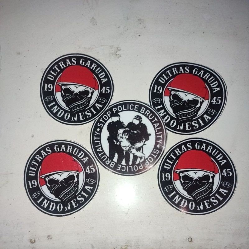 

stiker ULTRAS GARUDA / ACAB / BDG HG / WO / BCP tulis di catatan yah jika mau pilih yang lainnya