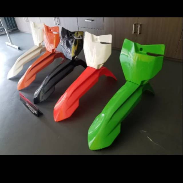 SPAKBOR DEPAN DAN PAPAN NOMER KTM 250 THN 2017 CROSSBONE, HITAM PUTIH HIJAU ORANGE