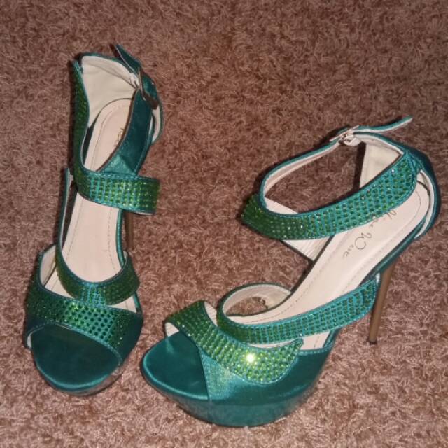 Preloved Heels pump hijau tua