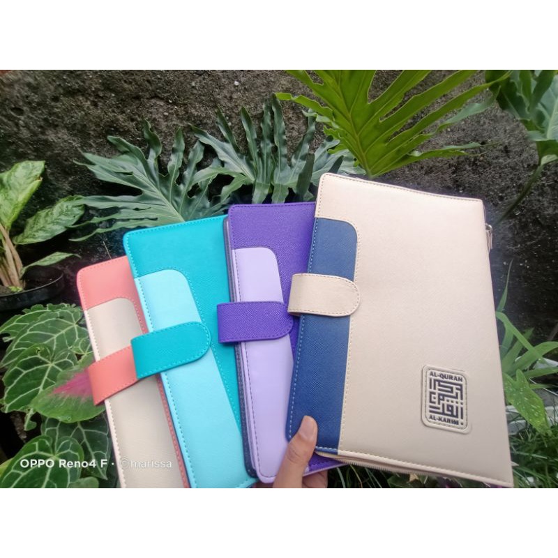 

cover sampul AlQur'an al Karim A5Cover Al Quran Atau Sampul Al Quran Seri MuslimahUKURAN A5 : 15 X 21 cmBAHAN