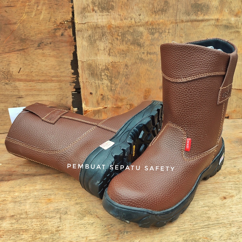 Sepatu Safety Boot Terlaris Ujung Besi Berkualitas Kulit Buatan Premium Import Keselamatan Kerja Pabrik Proyek Bengkel Pom Sepatu Safety King Skn