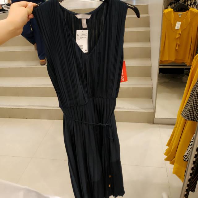 H&M best seller dress black friday sale...
