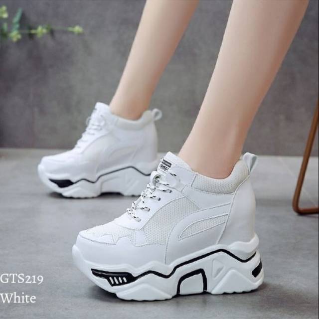 Dts sepatu sneakers wanita fashion sepatu model terbaru