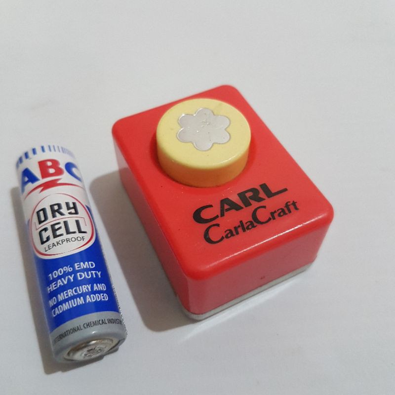 

Pembolong Kertas Bermotif Carl Carlacraft