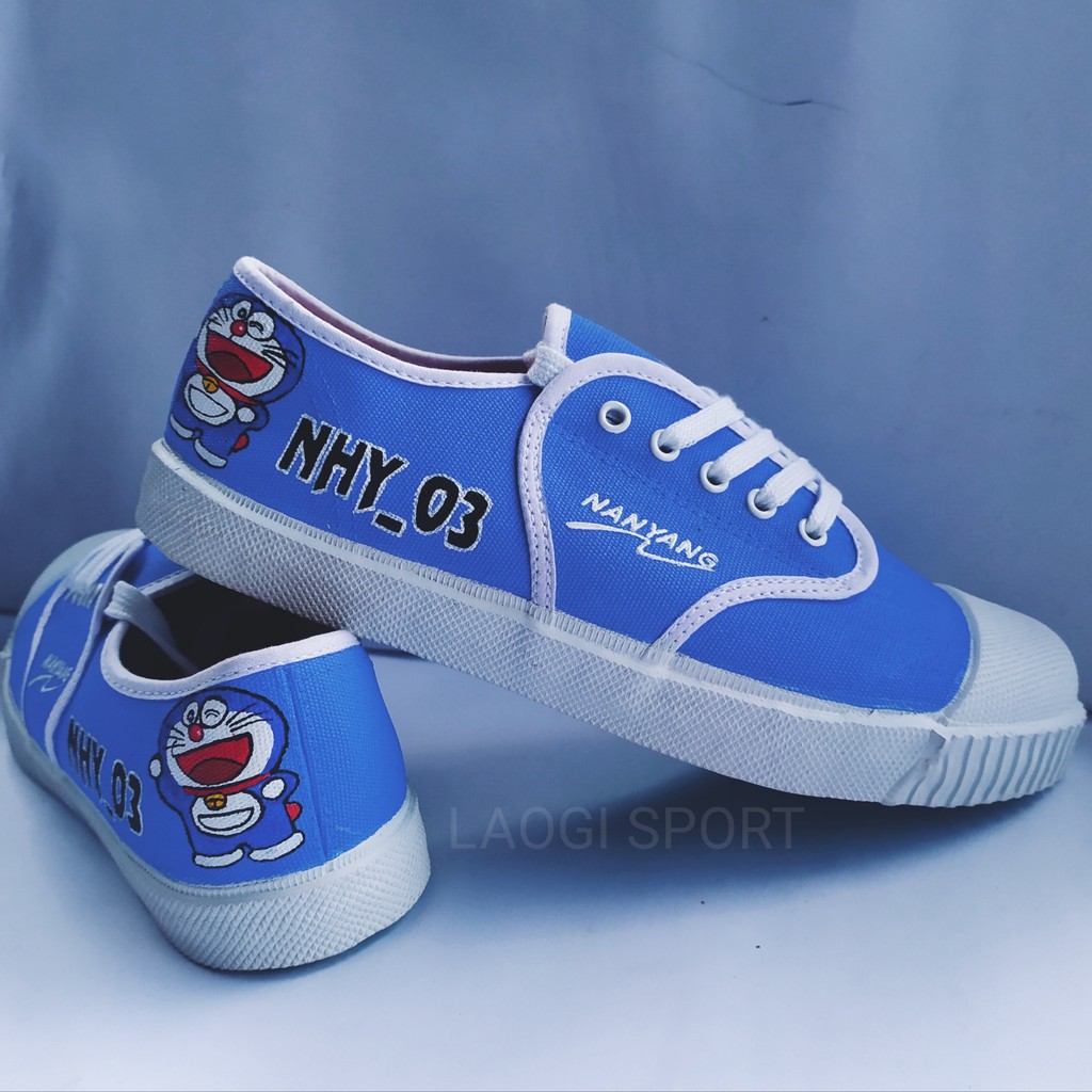 Sepatu takraw nanyang motif karakter warna biru doraemon