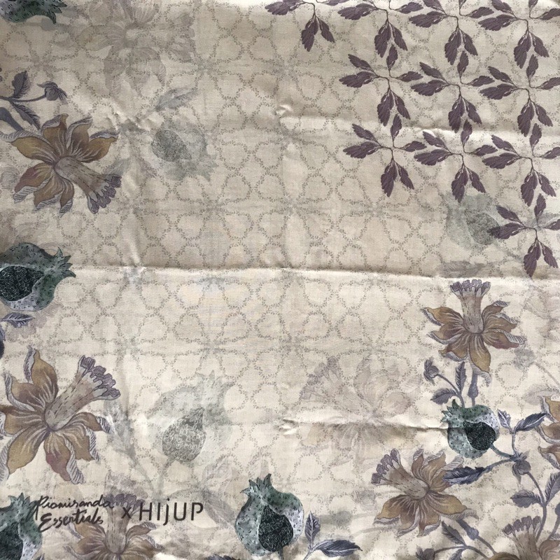 RiaMiranda | Ria Miranda x HijUp Ahana Scarf Cream