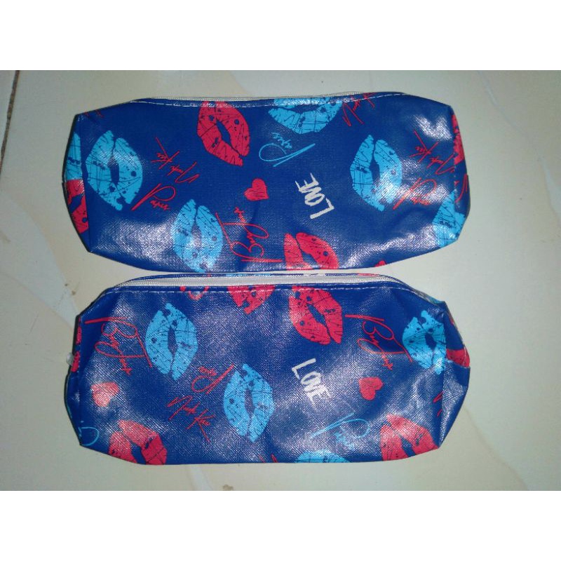 

Tempat Pensil Motif Kiss