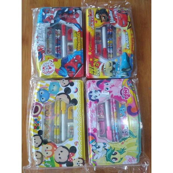 

Set Alat Tulis (Tempat Pensil, 2 Pensil, Penghapus, Penggaris, Rautan)