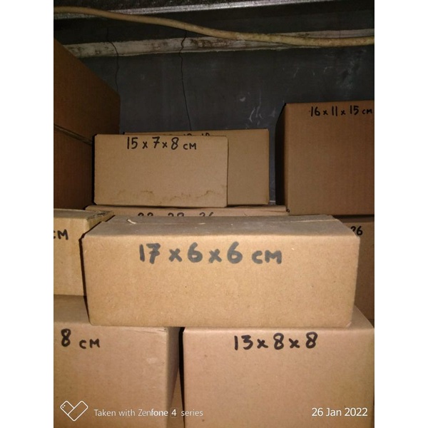 

Kardus 17x6x6 cm baru tebal polos luar dalam