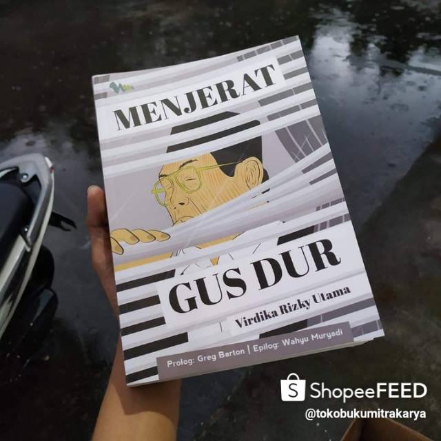 Menjerat Gus Dur. Buku booming tentang sejarah pelengseran Gus Dur.