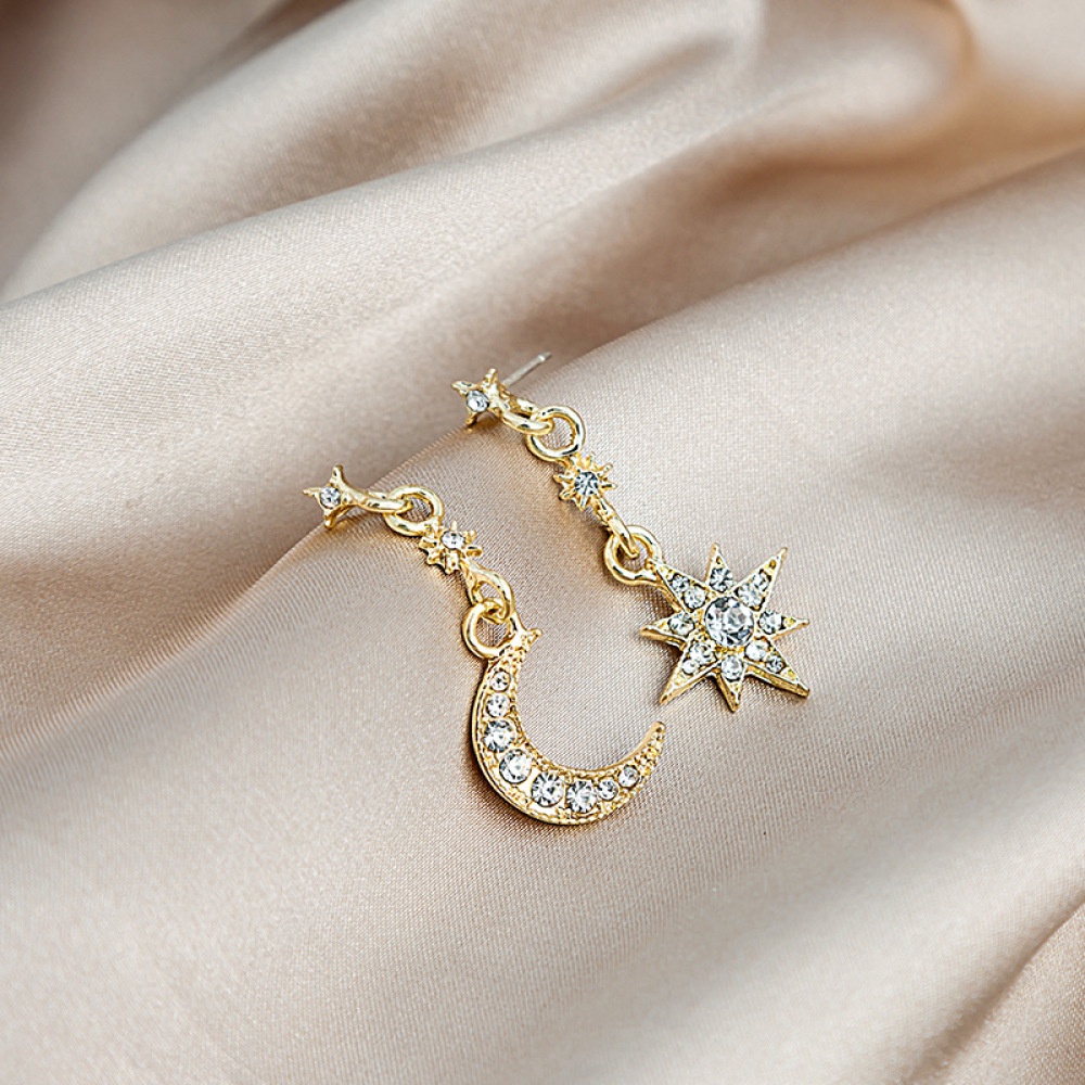 Anting Tusuk Gantung Asimetris Desain Bulan Sabitbintang Warna Gold Hias Kristal Untuk Wanita