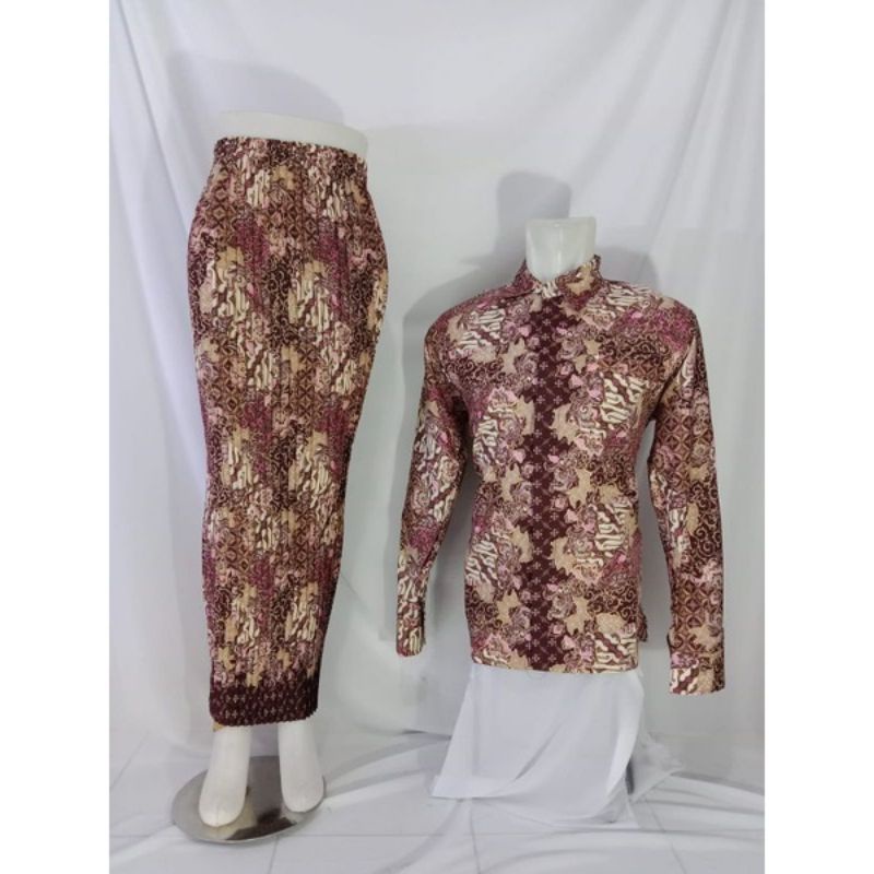 Couplan Rok Batik dan Kemeja Lengan Panjang