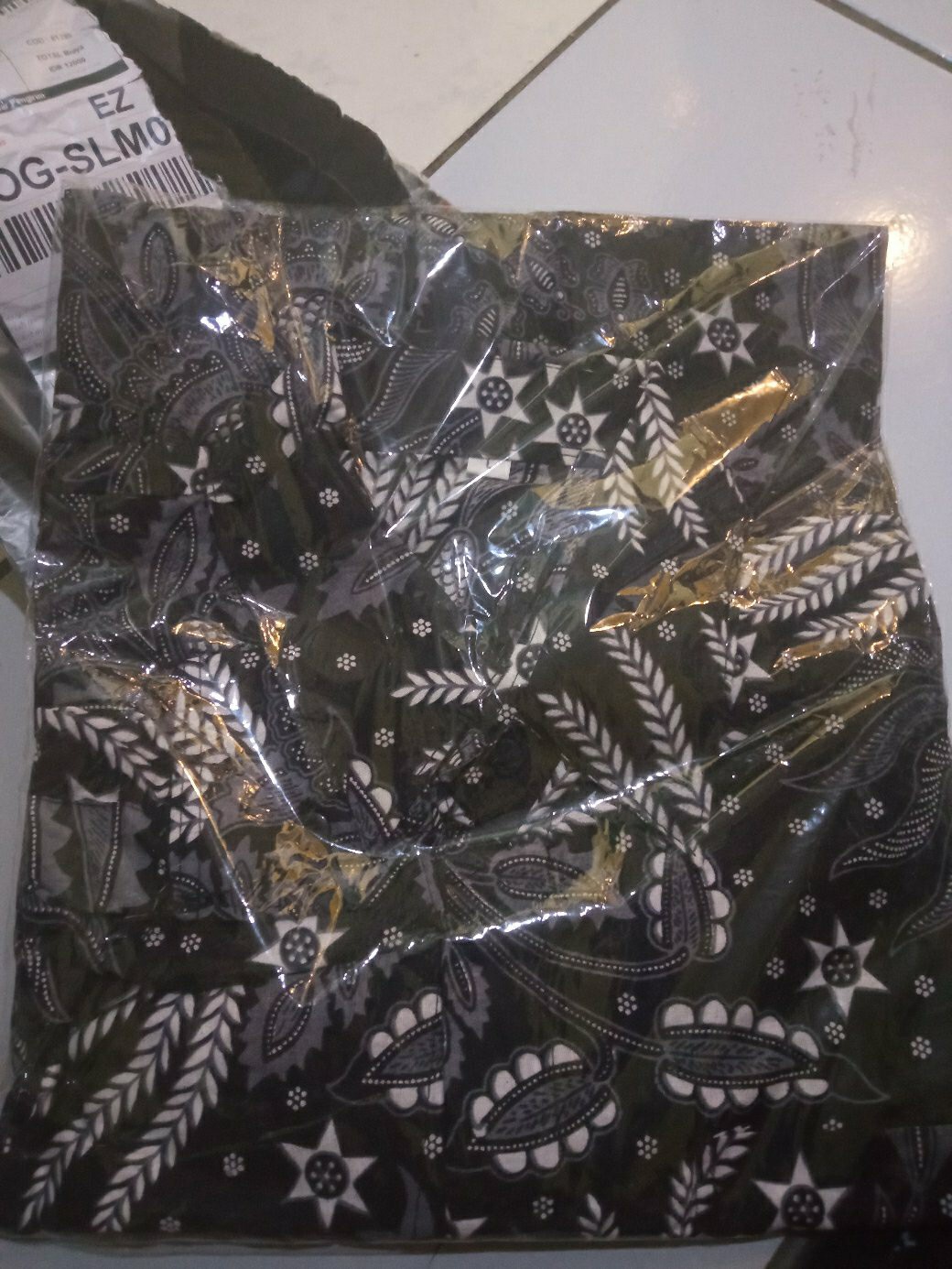 Kemeja Batik Pria Motif Manggar Abu-abu.
