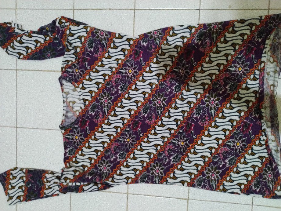 Monellina Arune Kaos Batik Oversize Wanita Lengan Panjang