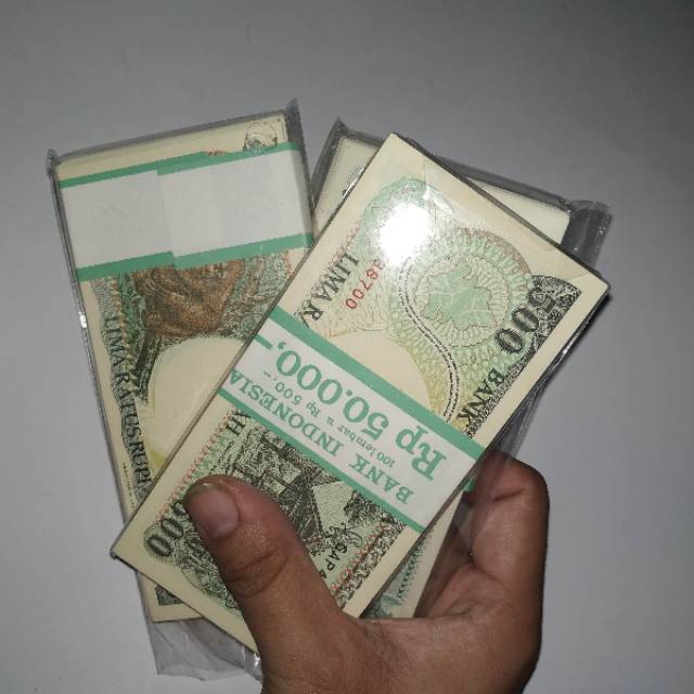 (GRESS/UNC) Uang kuno 1 Gepok 500 orang utan tahun 1992 uang kuno rp 500 monyet 100 lembar