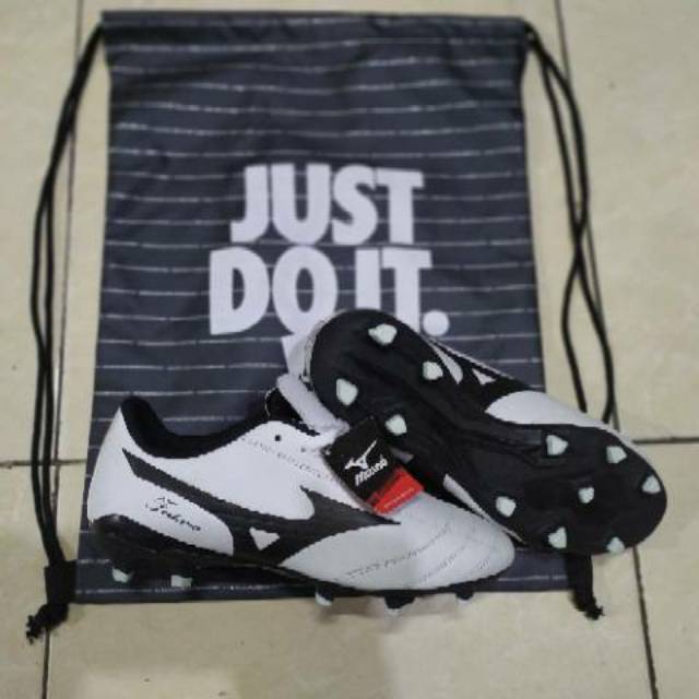 (Bonus kaos kaki&dkr)sepatu bola adidas 11questra