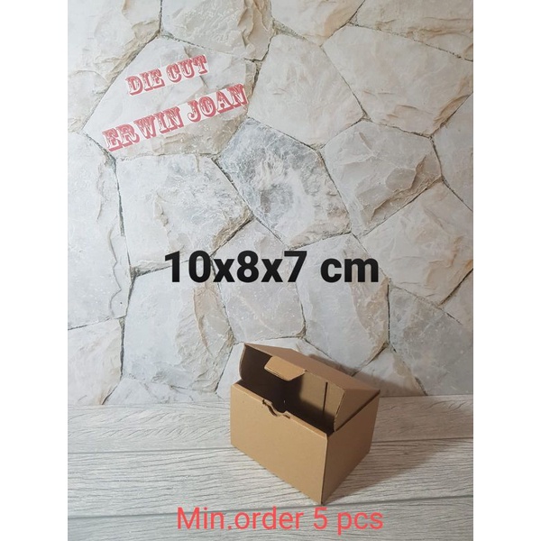

Kardus Kotak Box uk. 10x8x7 cm Die Cut ( min.order 5 pcs)