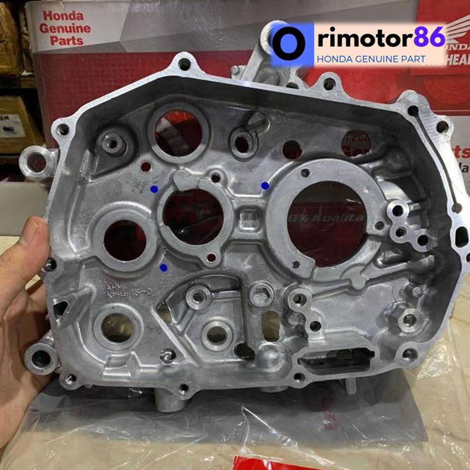 11100-KPH-700 Crankcase Calter Tengah Tap Oli Supra X 125 lama dan Batman