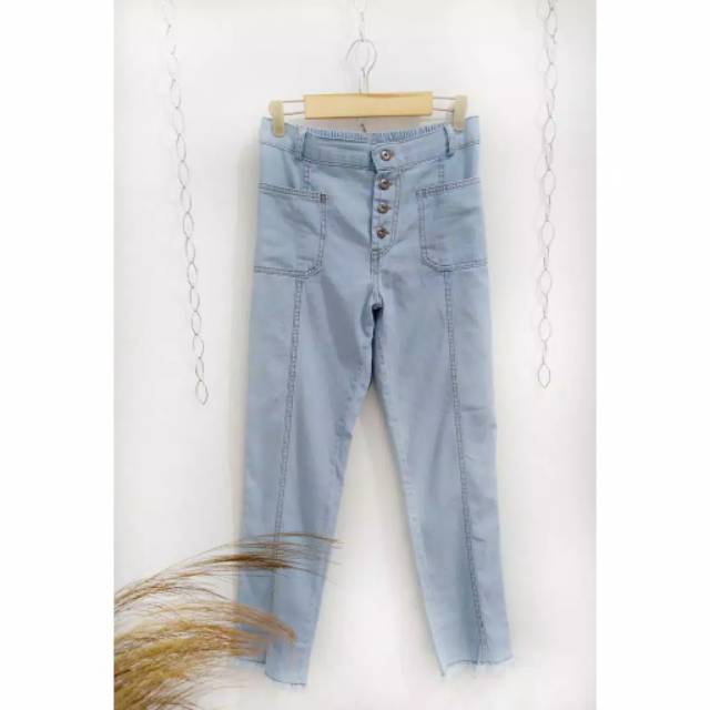 Celana Wanita Pocket Button Jeans