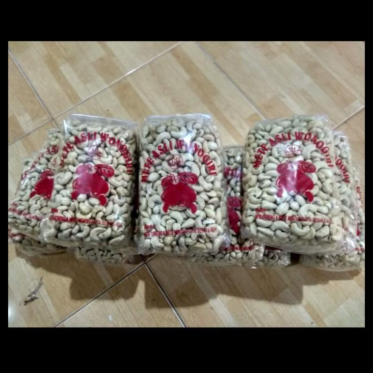 

DISKON TERBATAS !!! KACANG MEDE MENTAH 1 KG KUALITAS PREMIUM TERLARIS