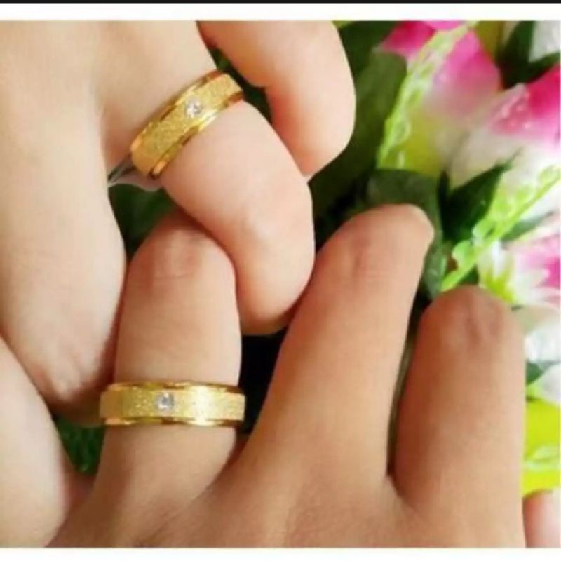 cincin titanium asli anti luntur (M1), cincin couple pasangan tunangan, cincin perhiasan mirip mas asli perhiasan berlapis emas 24 k
