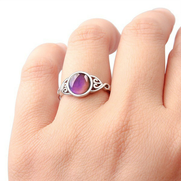 Women Fashion Simple Change Mood Ring / Smooth Fine Thin Emotion Feeling Changeable Ring /  Elegant Temperature Control Color Rings