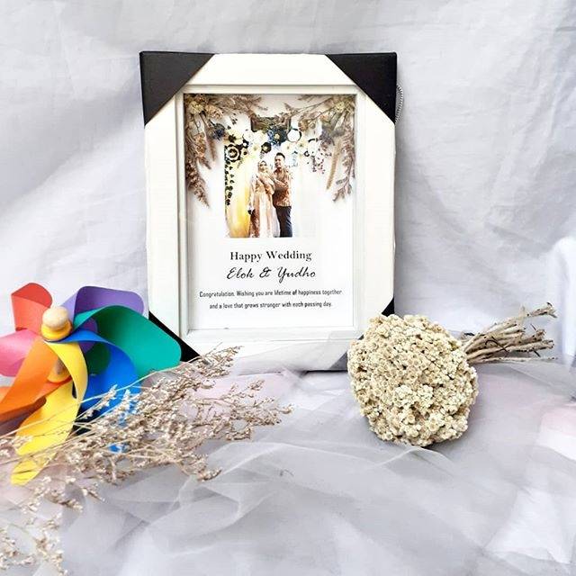

Frame 3D/ kadowisuda/ hadiah ulangtahun/ hadiahpernikahan/ souvenir seminar dengan bunga kering asli