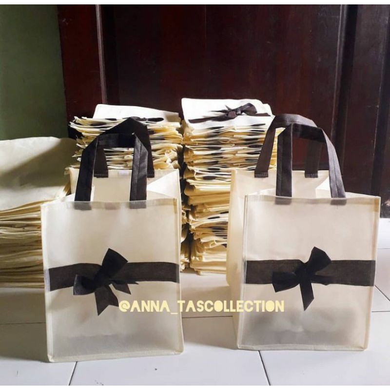 

Tas spunbond non sablon/Box Nasi/Box Kue 20/22 min 50 pcs (tas jahit)