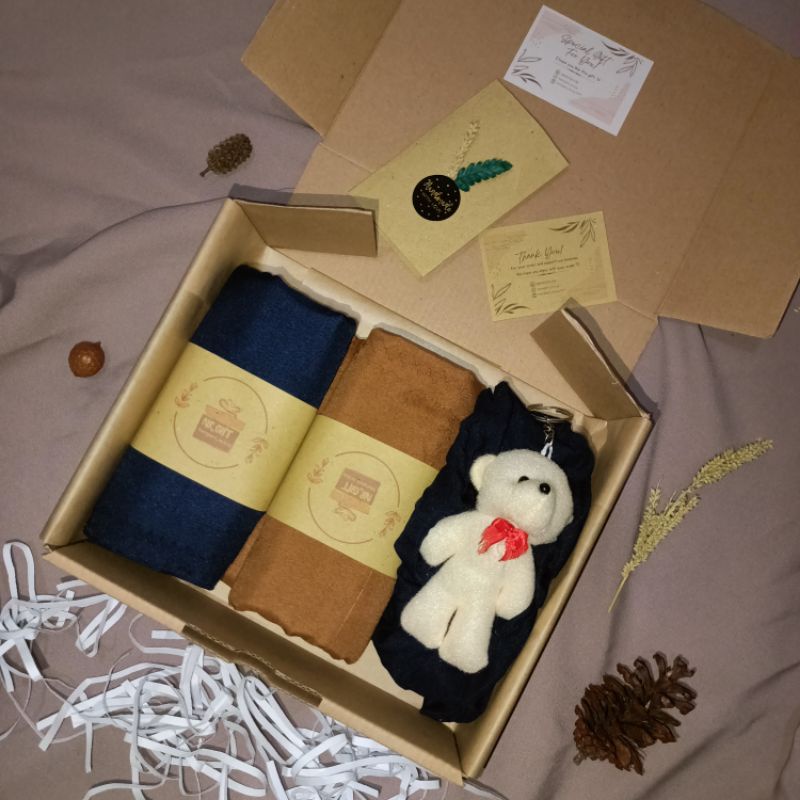 

Hampers Hijab Bella Square / Kado Ulang Tahun / Gift box hijab / Hampers Wisuda / Gift Box Wisuda / Kado Wedding / Kado anniversary