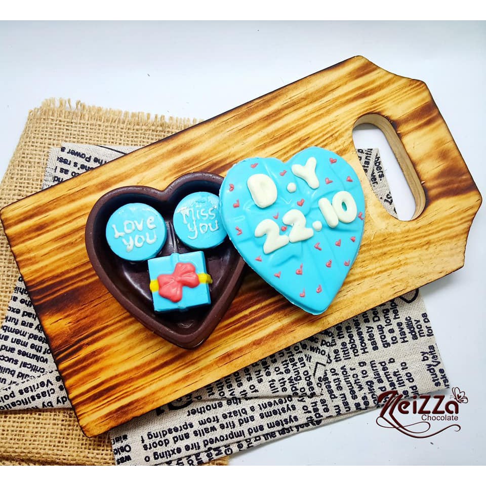 

Coklat lovebox biru