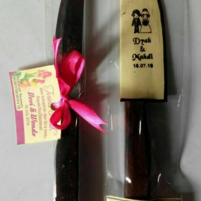 Souvenir pisau dapur