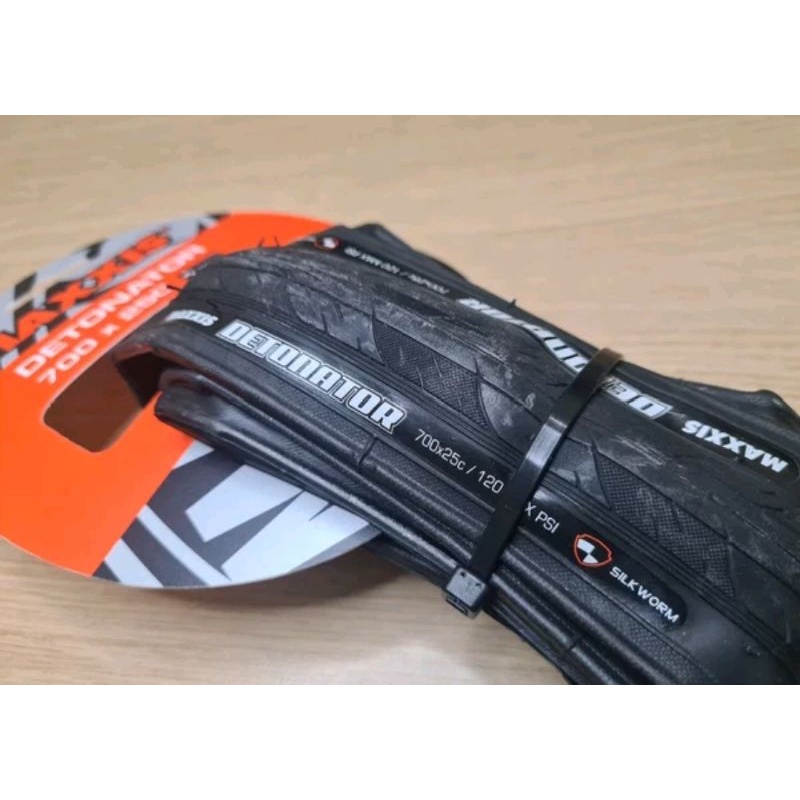 Ban luar maxxis detonator 700 x 25C .. Ban dalam Maxxis.. type detonator.. ban luar sepeda kevlar