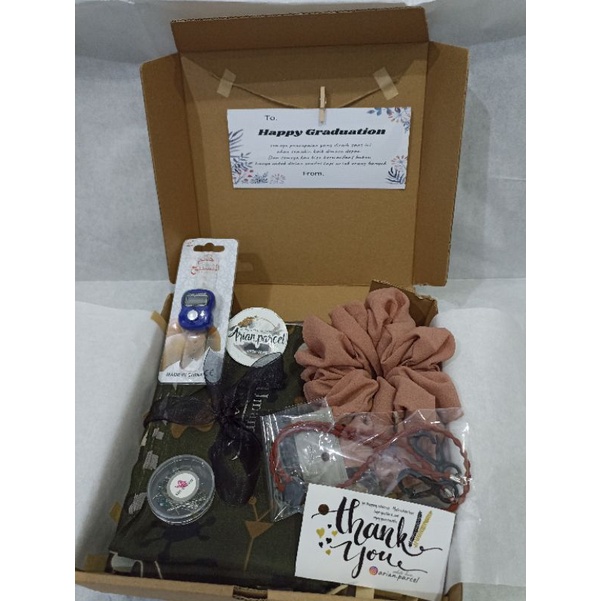 HAMPERS HIJAB MOTIF UMAMA AZARA/ KADO JILBAB/ PAKET/ HAMPER HIJAB UMAMA MOTIF
