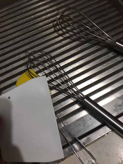 Pisau Pemotong Adonan Kue Bentuk Tangga Bahan Pp Warna Putih Lyhm