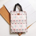 

Tas Seminar Tas Dokumen Mimi Kanvas Motif