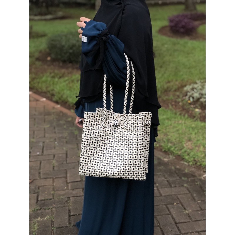 Tas Anyam Jali size M