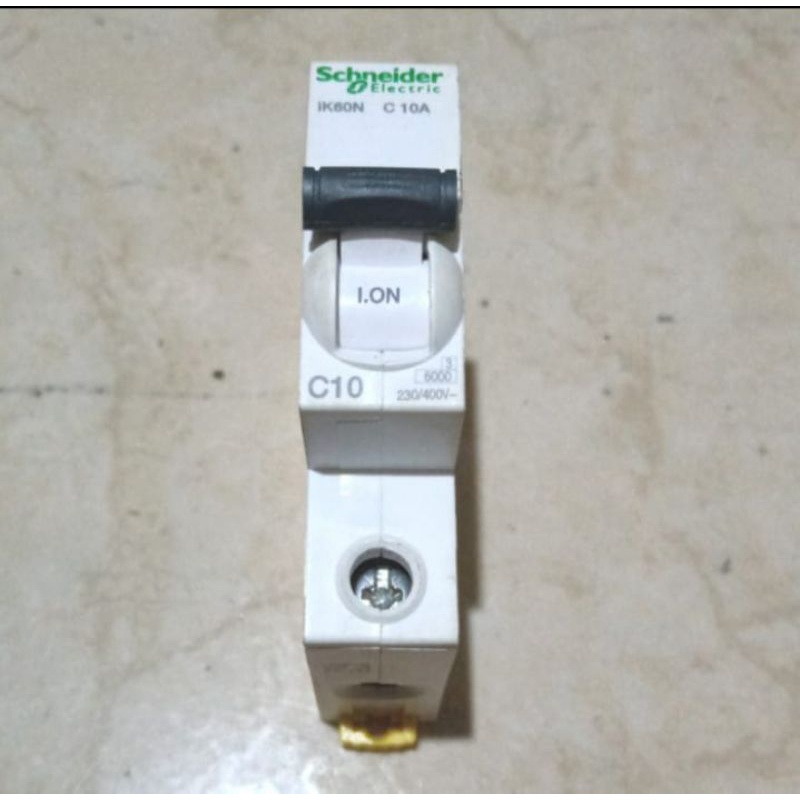 MCB Schneider 10a original