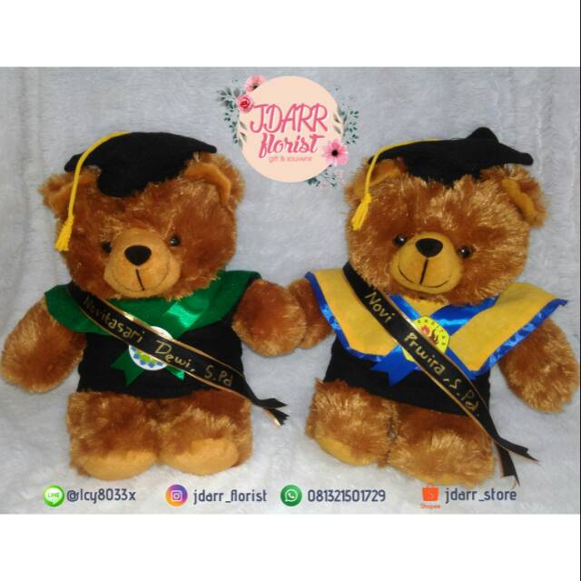 BONEKA WISUDA TEDDY BEAR EKSKLUSIF SELEMPANG NAMA WISUDAWAN