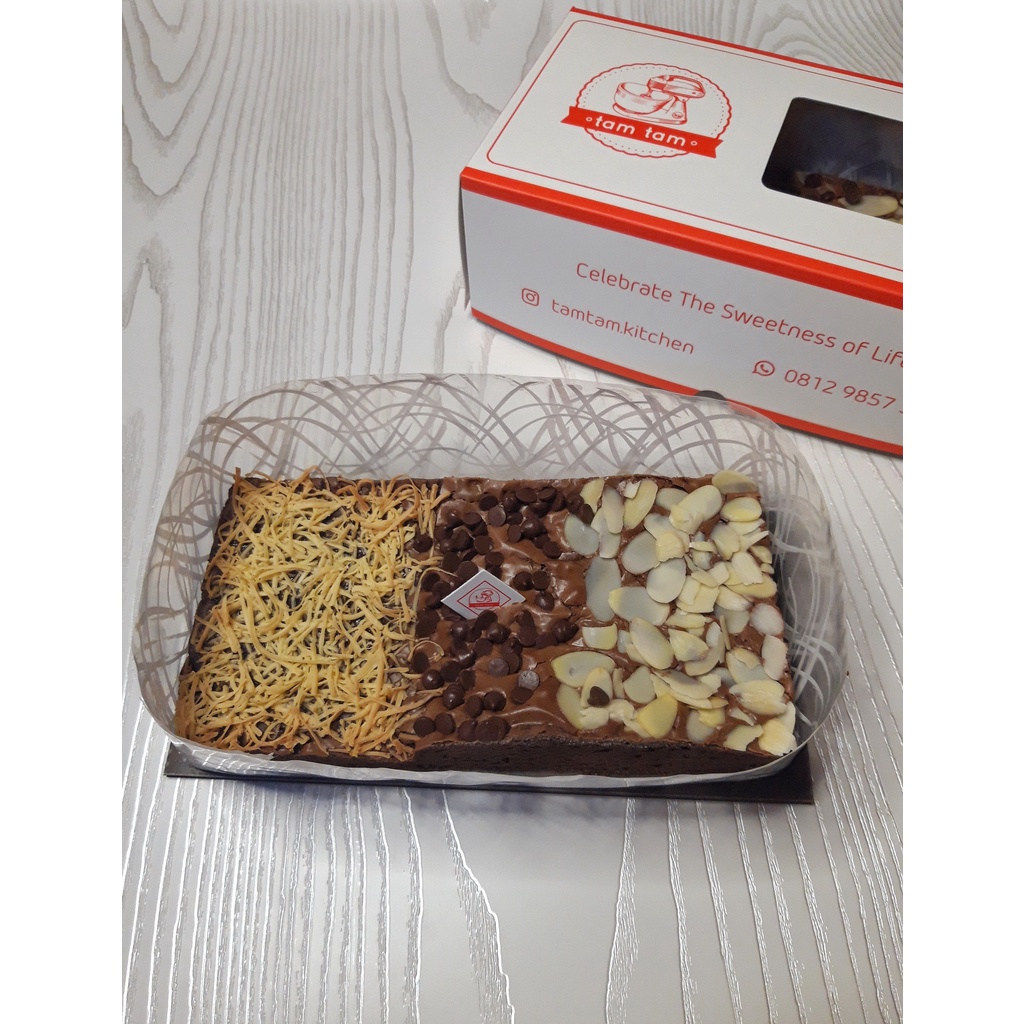 

Fudgy Brownies Almond, Choco Chips, Keju atau Mix Ukuran Small 20x10