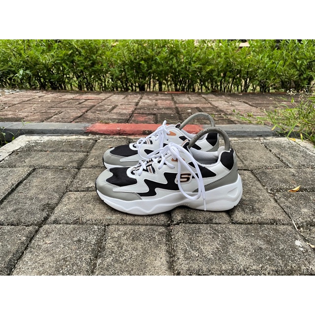 Sepatu Second WOMEN'S Skechers D'Lites Black Gold/ Skechers Second Original /Sepatu Seken Size 39