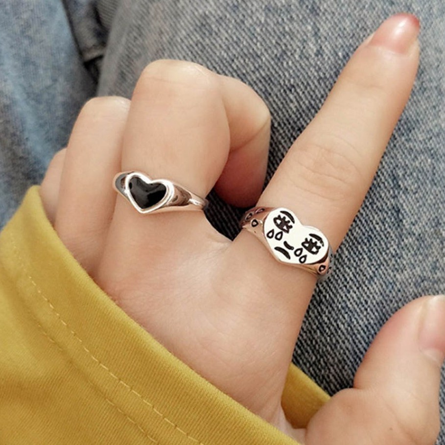 Cincin Model Terbuka Dapat Disesuaikan Desain Hati Warna Hitam Gaya Vintage Korea Untuk Wanita