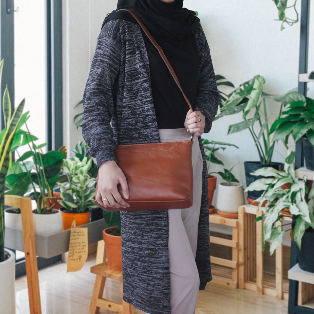 SC01 T TAS KULIT SAPI ASLI 100%