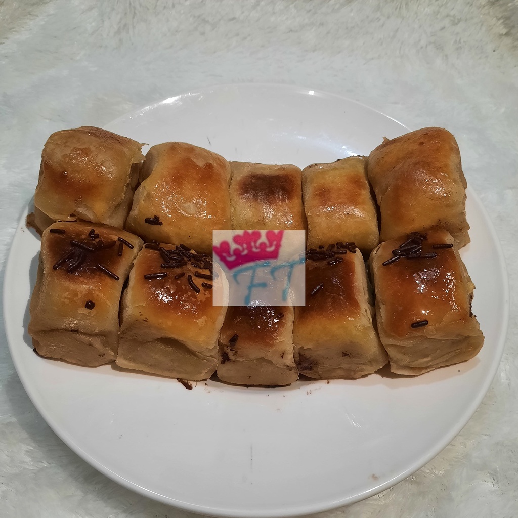 

FTBakery Kue Pisang Bolen Cokelat/Coklat Keju