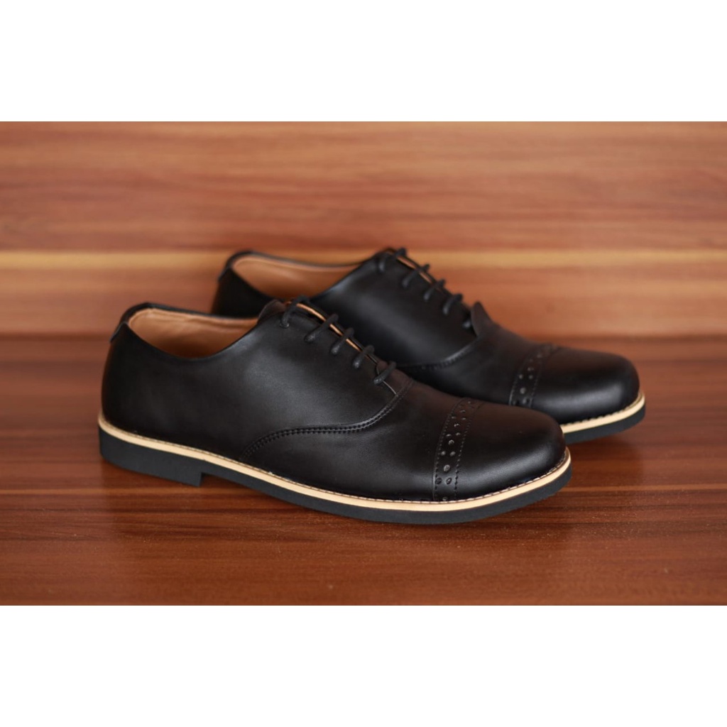 Sepatu Formal Pantofel pria Resmi Formal Hitam Kuliah Kondangan Kerja PNS Guru LEONARDO 4008