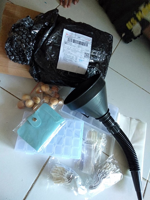 Bola Kayu Pengganti Kapur Barus (1 Set Isi 5)