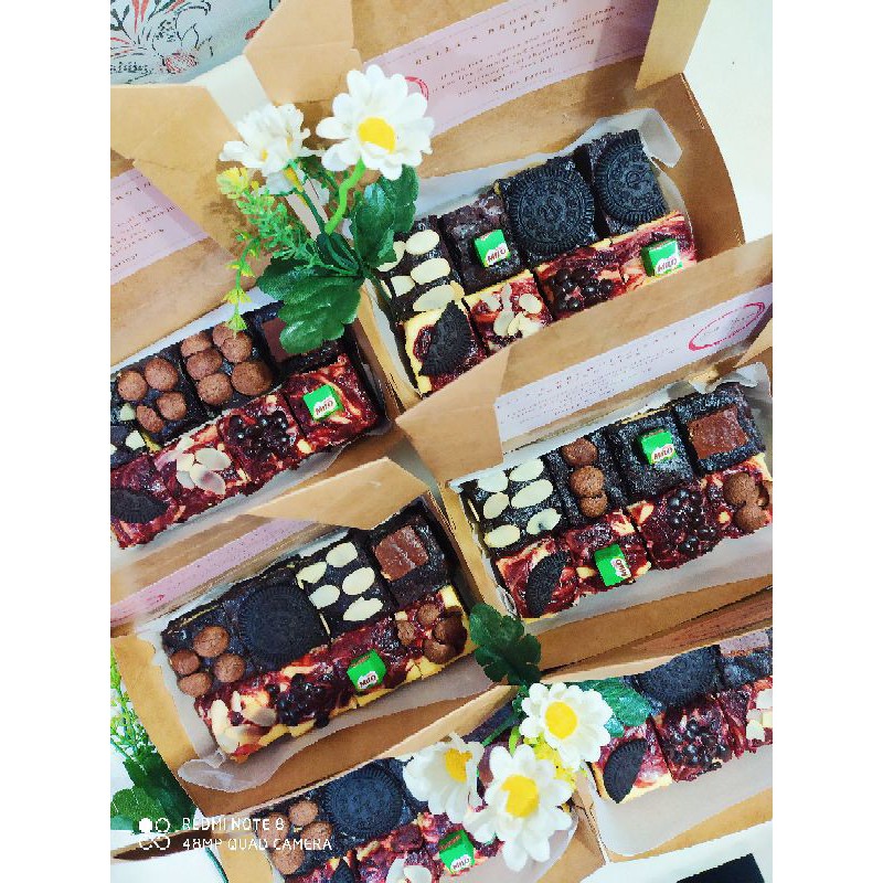 Brownies Bella Signature Fudgy Brownies and Red Velvet in 1 box II New Year Hampers