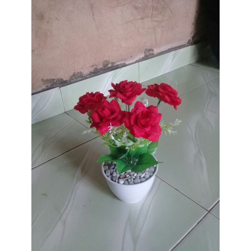 Bunga artifisial bunga merah set pot 12cm