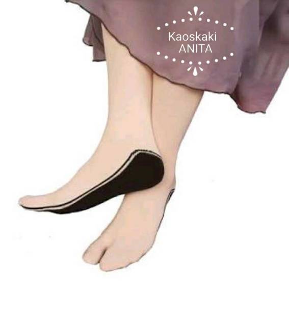 Kaoskaki jempol coklat telapak hitam-1